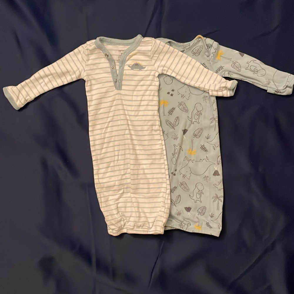 Carter’s Newborn Sleeper gowns - set of 2